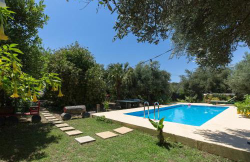 Sofiana's Garden Retreat with Private Pool - Foto 1