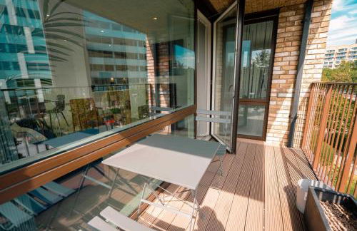 Modern 2 Bedroom with Superking Bed & Balcony views Near Wembley - Foto 26