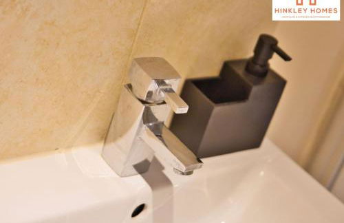 Cosy Contained Riverside 1bed - 2 Floors - Parking - Photo 13