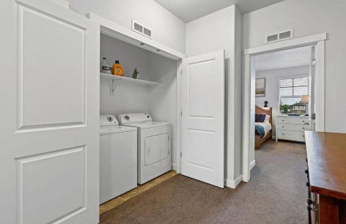 Spacious 2-Story, Pet&Fam Friendly, WFH, Gym&Pool - Foto 29