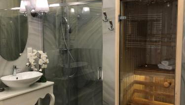 Family & Business Sauna Apartments No1 Leśny nad Zalewem Cedzyna Unikat - 3 Bedroom with Private Sauna, Bath with Hydromassage, Terrace, Garage, Catering Options - Foto 3, Shower