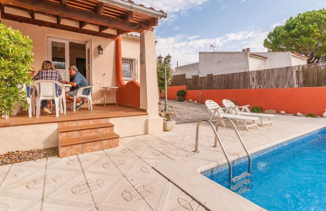 Peaceful Holiday Home in Costa Brava With Private Pool - Foto 1