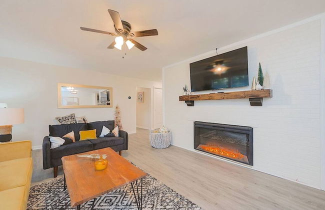 The Beehive New 4 Bedroom Listing Next to CNU - Foto 1