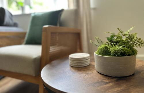 Adgestone Villa - A Luxurious Countryside Escape with Heated Pool, Near Sandown Beach, Dog Friendly in Rural Sandown - Perfect Getaway for Family & Friends - Photo 33