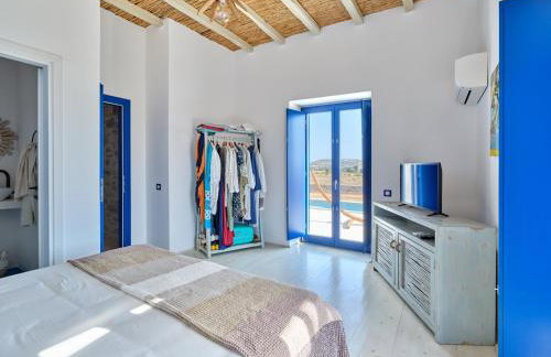 Blue and Green in Luxury - Photo 16