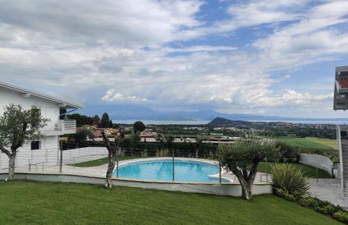 Bilocale in residence vista lago con piscina - Foto 27