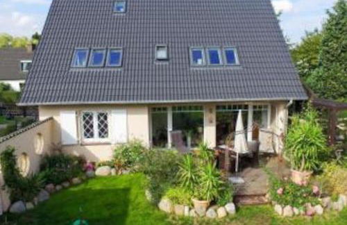 Erdgeschoss Wohnung mit Garten - Foto 1