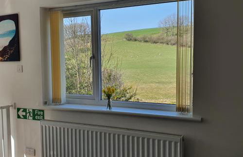Idyllic 2 Bedroom Self-Contained UpsideDown Annexe - Photo 14