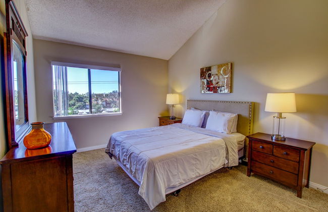 Sunshine Suites at Hillcrest - Photo 13