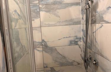 Lovely Hillingdon Family Holiday Home - 6 bedrooms - Foto 17