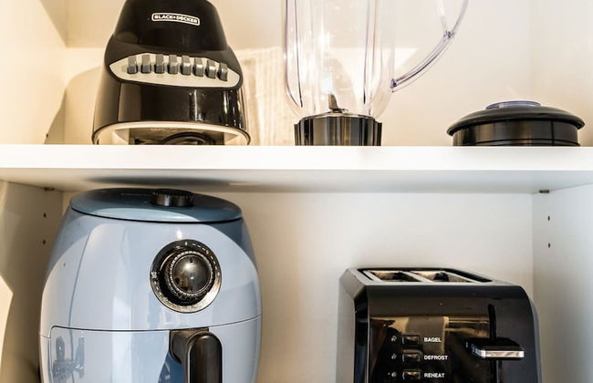 Studio 6min Walking to Miami Beach Pool Kitchen - Photo 9