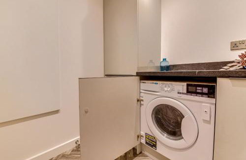 2-Bedroom Contractor Stay - Gated Parking & Fast WiFi - Photo 34