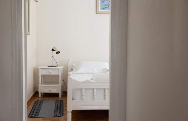 Cozy Apartment Next to Alimos Beach - Photo 7