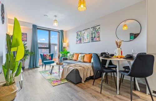 Tropical Suite - 2 Bed 2 Bath City Centre Netflix Games - Exclusive Weekly and Monthly DEALS - Raozee Homes - Foto 1