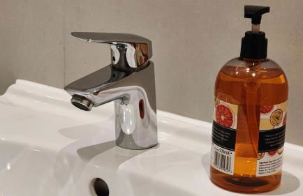 Bee City Cosy Stay - Near Train Stations and Shopping Centre with Paid Private Parking, 500Mbps Internet and Netflix - Foto 16