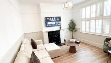Modern Spacious 4 Bedroom Home in Greater LDN With Garden & Parking - Foto 5