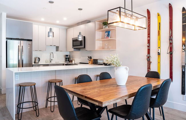 Huckin' Harry's by Revelstoke Vacations - Photo 18