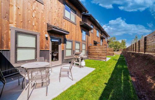 Unique Townhome with AC Garage Patio - Foto 29