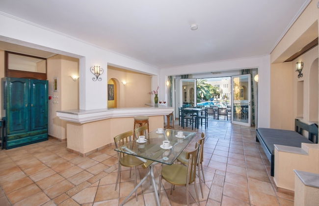 Hotel Castle Suites - Photo 28