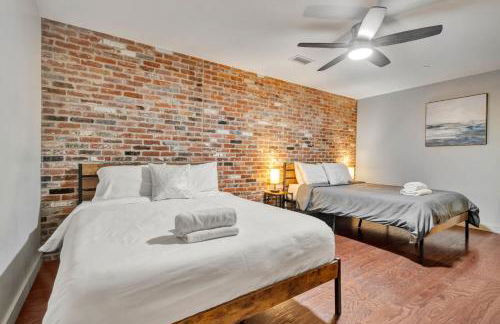 Ideal Spot Near 4th Street Live & Local Dining - Foto 23