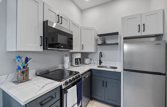 Modern Condo Perfect For Winter Rental - Photo 3