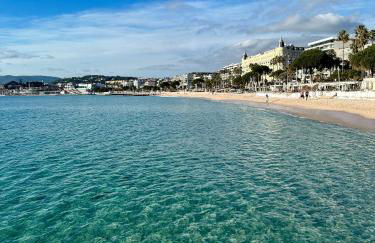 Luxury Family 2BR - Prime Location, Walk to Beach & Shopping, Sunny Balcony - By Totolulu Cannes Hoche - Foto 42