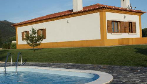 Casa da Eira em Dornes - Casa de campo familiar com piscina - Foto 2, Garden, Garden view