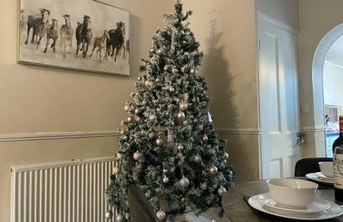 The Racecourse - Quaint Victorian Home With Free Parking - Foto 62