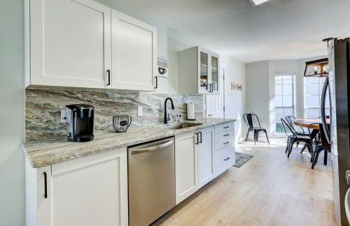 Chic Bentonville Home with Patio and Fire Pit! - Foto 7