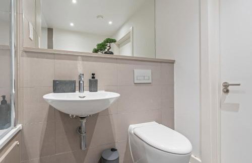 Luxury Penthouse Wembley Stadium Sleeps 10 and Parking - Foto 26