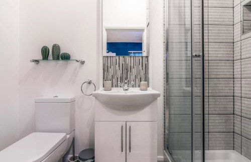 Rainbow House - Entire Place - Photo 13