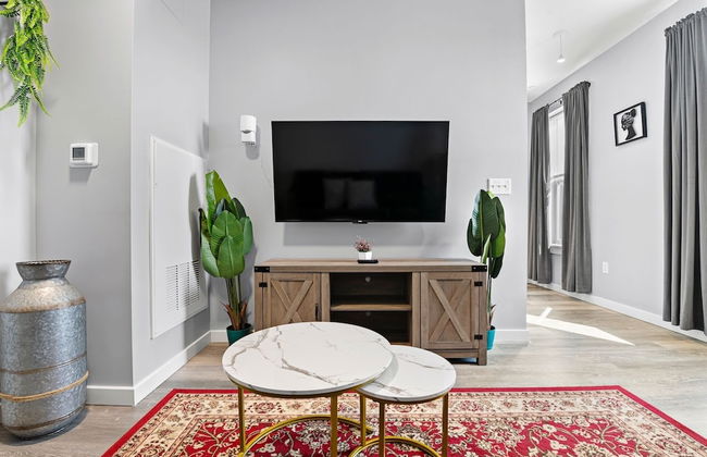 Furnished Apartments near Encore Boston - Photo 15