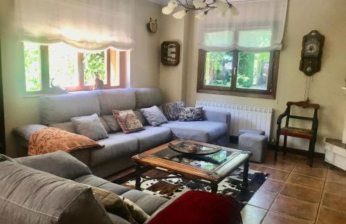 Caserio Arrigorri excelente ubicación jardín con BBQ perfecto para grupos - Foto 26