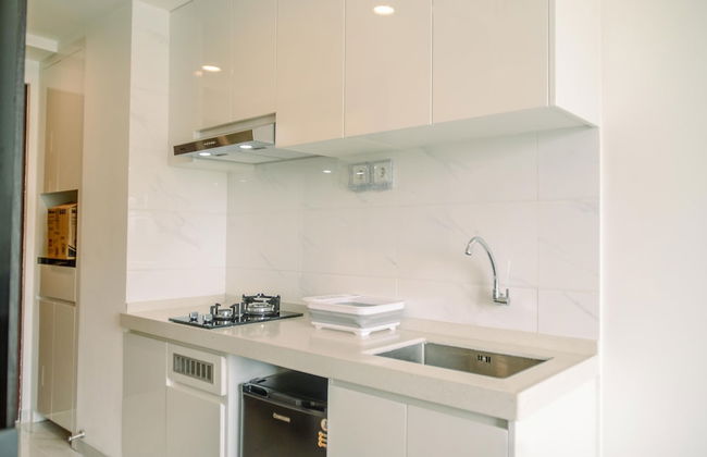 Comfortable Studio With Pool View At Sky House Bsd Apartment - Foto 5