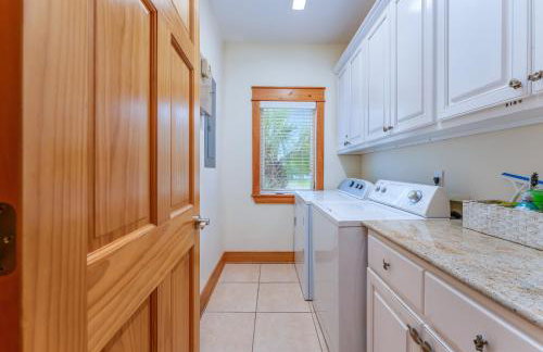 Riverfront Carrabelle Home with Furnished Patio! - Foto 24