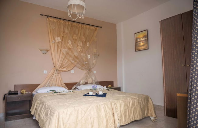 Antonios Hotel - Photo 5