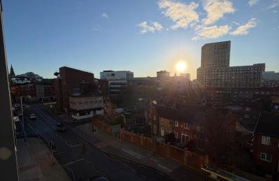 Central Liverpool 2-Bed Balcony Apartment by StaySavvy Accommodation - Photo 10