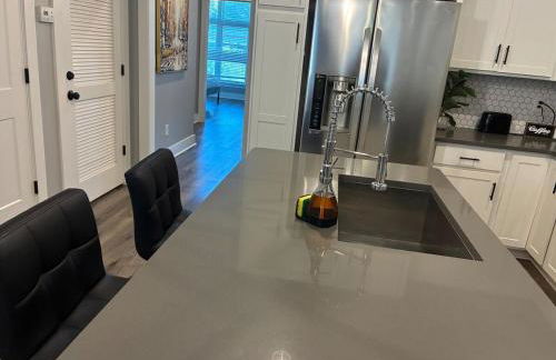 Modern Near Downtown Hospitals Greenville Stay - Foto 4