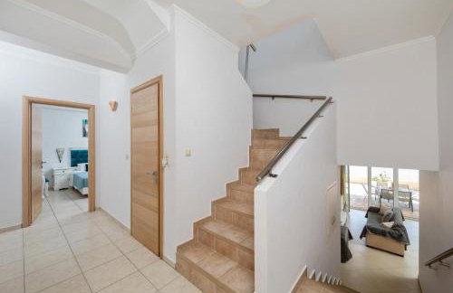 Elena Costa - Photo 19