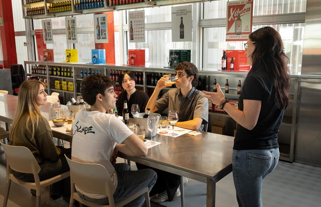 Visita a la Fábrica Estrella Damm el Prat - Foto 4