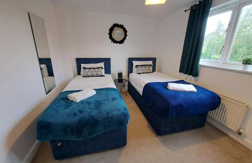 Spacious 5BR House 3 Bathrooms ideal for CONTRACTORS free PARKING - Photo 5