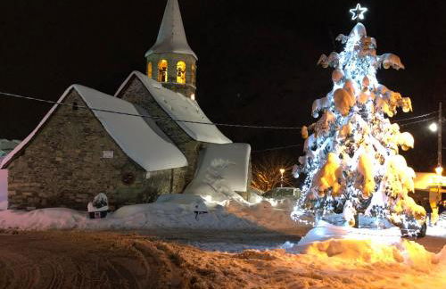 Casa de piedra con encanto en el bonito pueblo de Bagergue - Foto 1