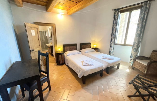 Spoleto Tranquilita Sleeps 20 With Wifi Pool Yoga Studio Gardens and Views - Photo 5