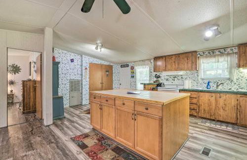 Waterfront Sparta Gem with Fire Pit and Kayak! - Foto 9