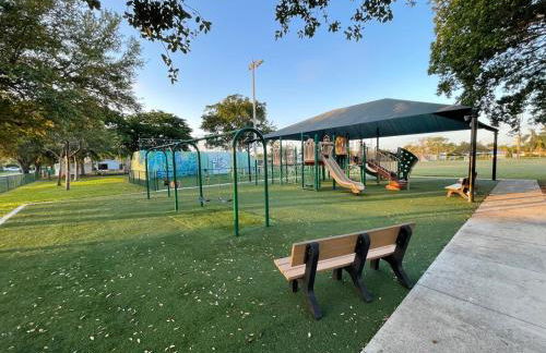 Luxury Home with Heated Pool close to beaches - Foto 33