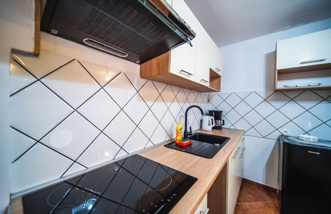 M & J Central Suites - Photo 44