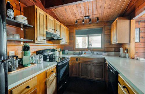 Mid-century Cabin Hideaway - Hot Tub & Fire Pit - Foto 17