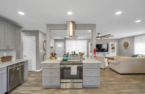 Magnolia - Family-Friendly Comforts, TVs, Grill & Just Steps to the Beach! - Foto 18