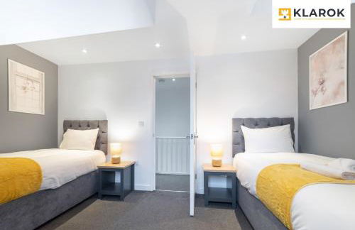 LONG STAYS 30pct OFF - Spacious 4Bed - Sports Channels - Parking By Klarok Short Lets & Serviced Accommodation - Foto 10