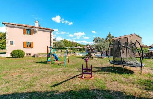 Villa in Sveti Lovrec Near Ski Resort - Foto 66